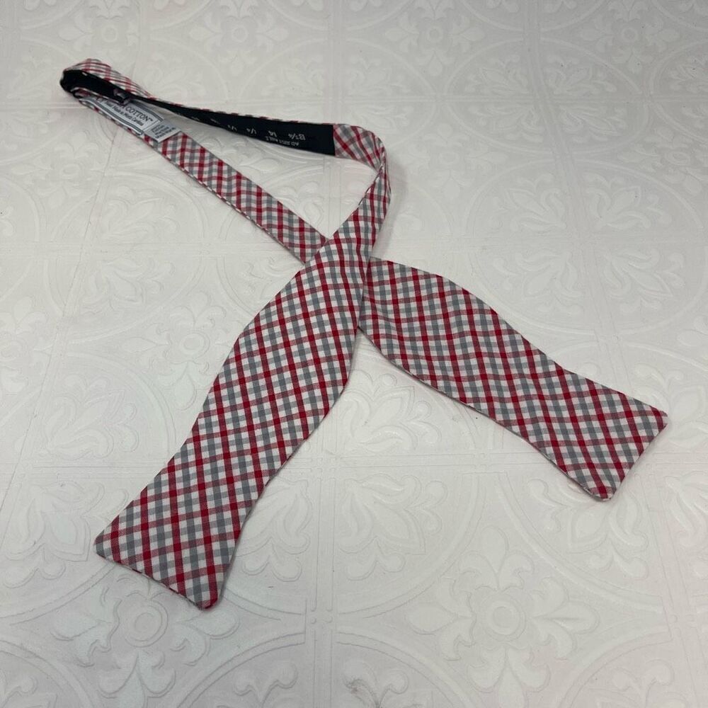 HIGH COTTON NECK BOW TIE, MADE IN NORTH CAROLINA, BEAUTIFUL RED WHITE & BLUE